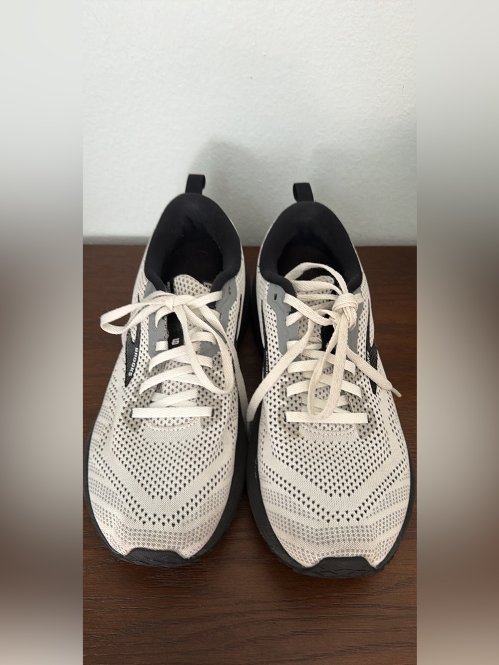 Men's  Brooks revel 6 Lightweight White Knit Athletic Sneakers